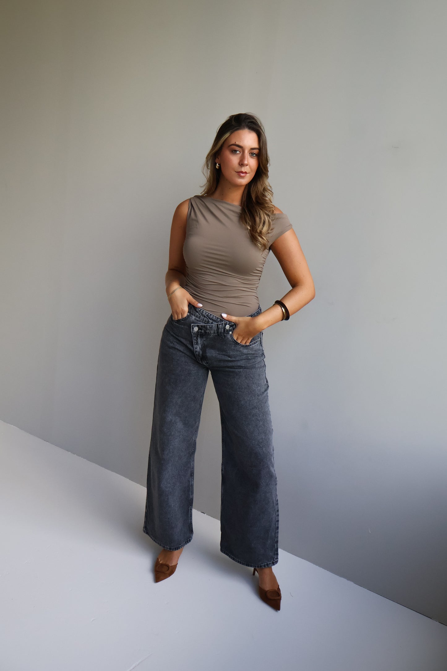 Off-Shoulder top - Taupe