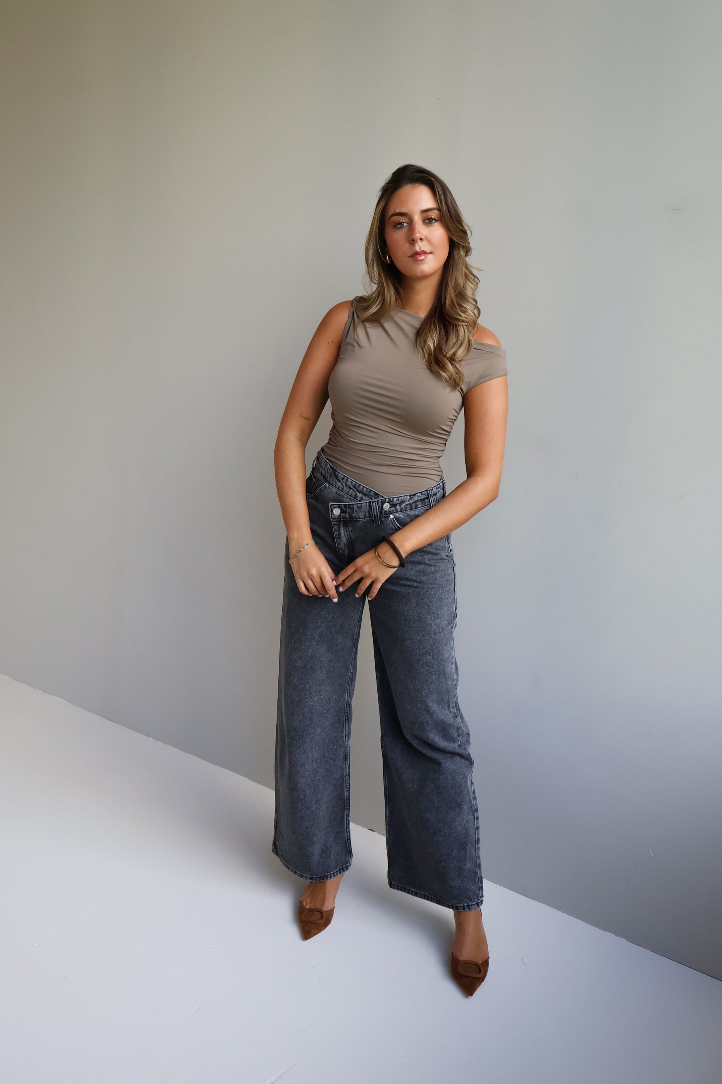 Off-Shoulder top - Taupe