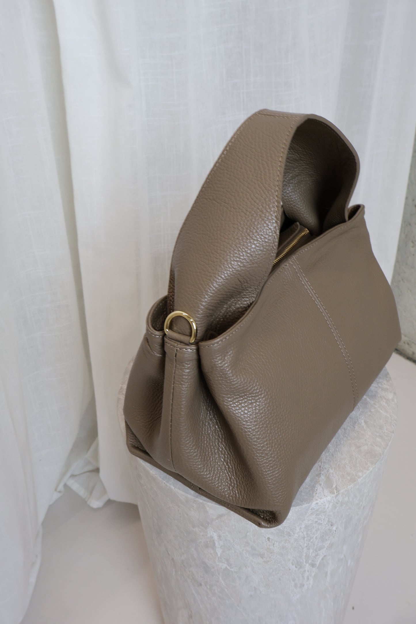 Luxe tas met geplooide vorm - Taupe
