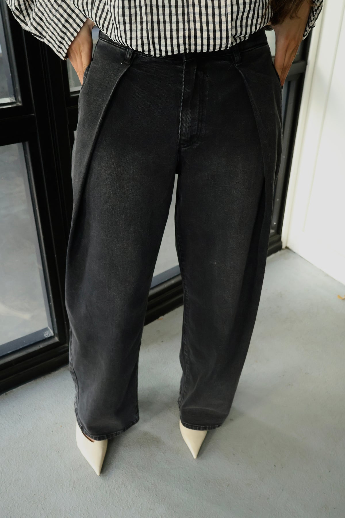 PRE ORDER Plooi jeans - Zwart
